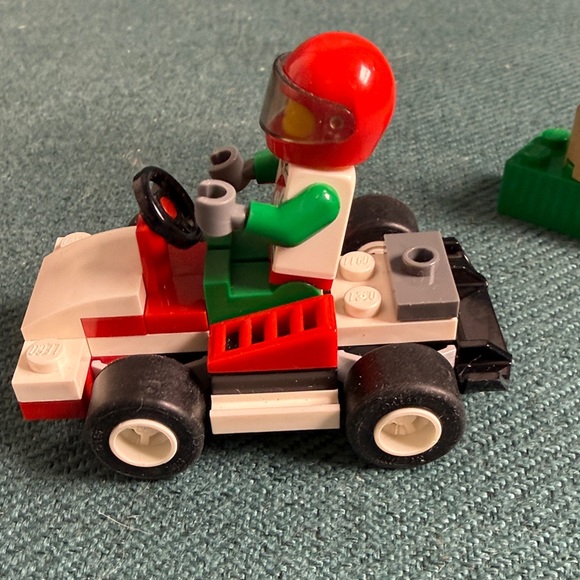 LEGO City Go-Kart Racer Mini Set #30314 - Picture 9 of 11